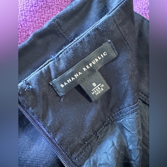 Navy Skirt. Could be casual or business attire - Picture 2 of 4